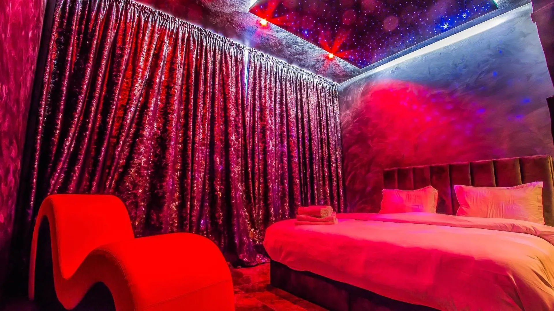 Red Room מלון אהבה בוקרשט