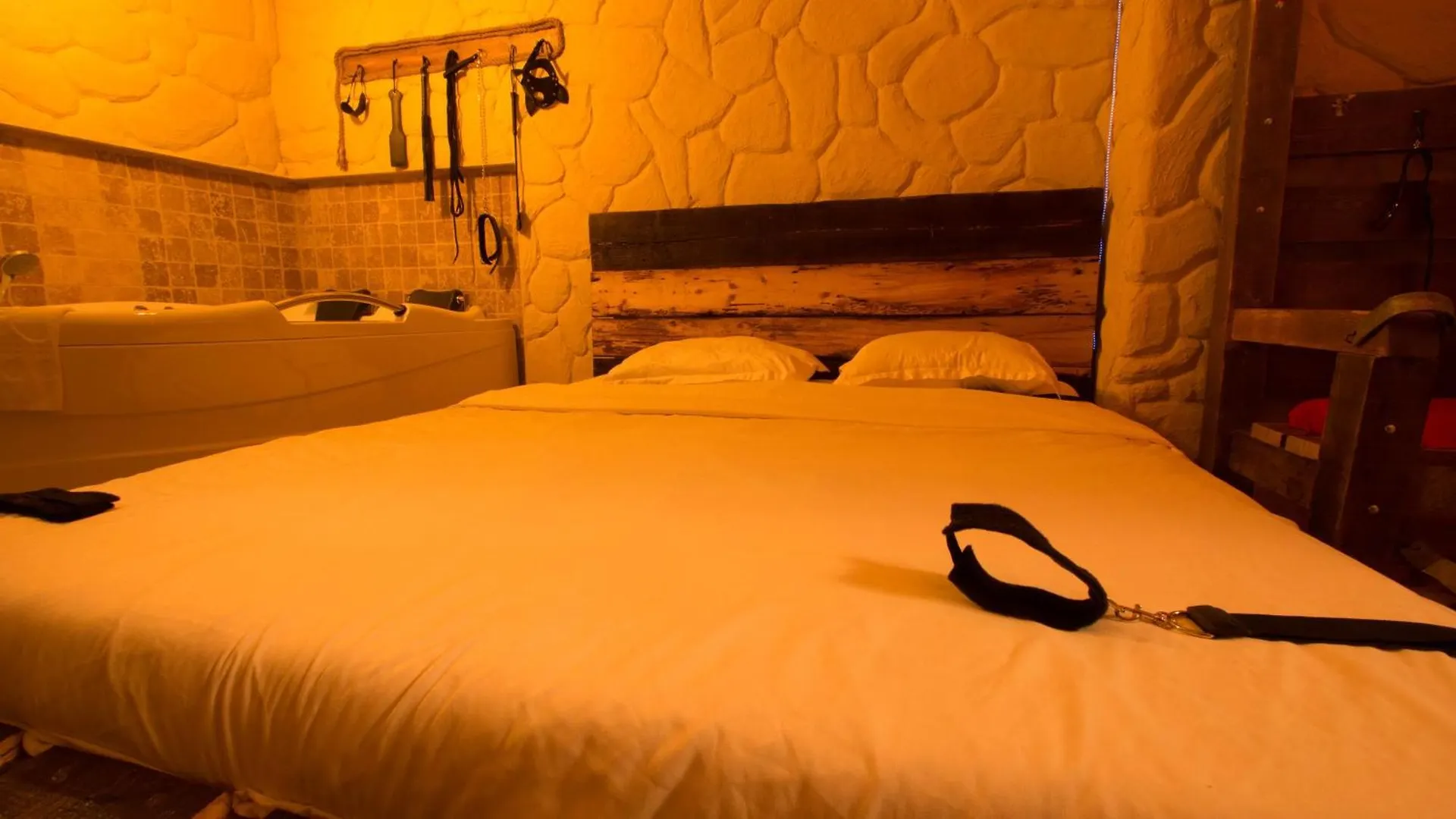 Red Room 0*, Bukurešť
