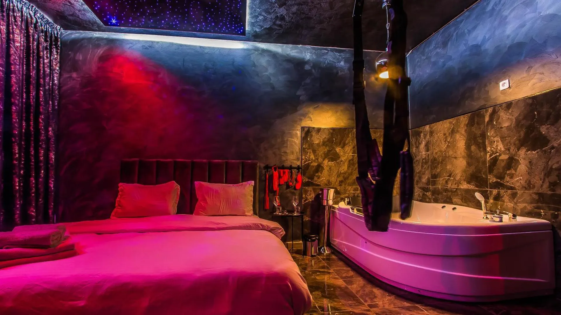 Love hotel Red Room