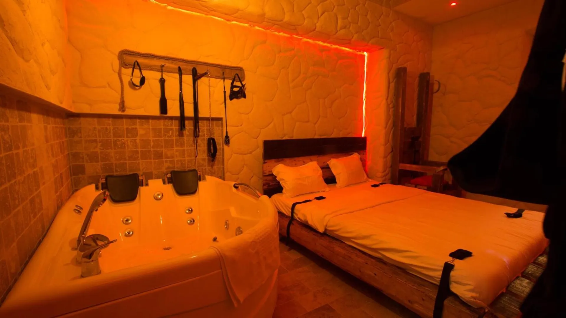 Love hotel Red Room Romania