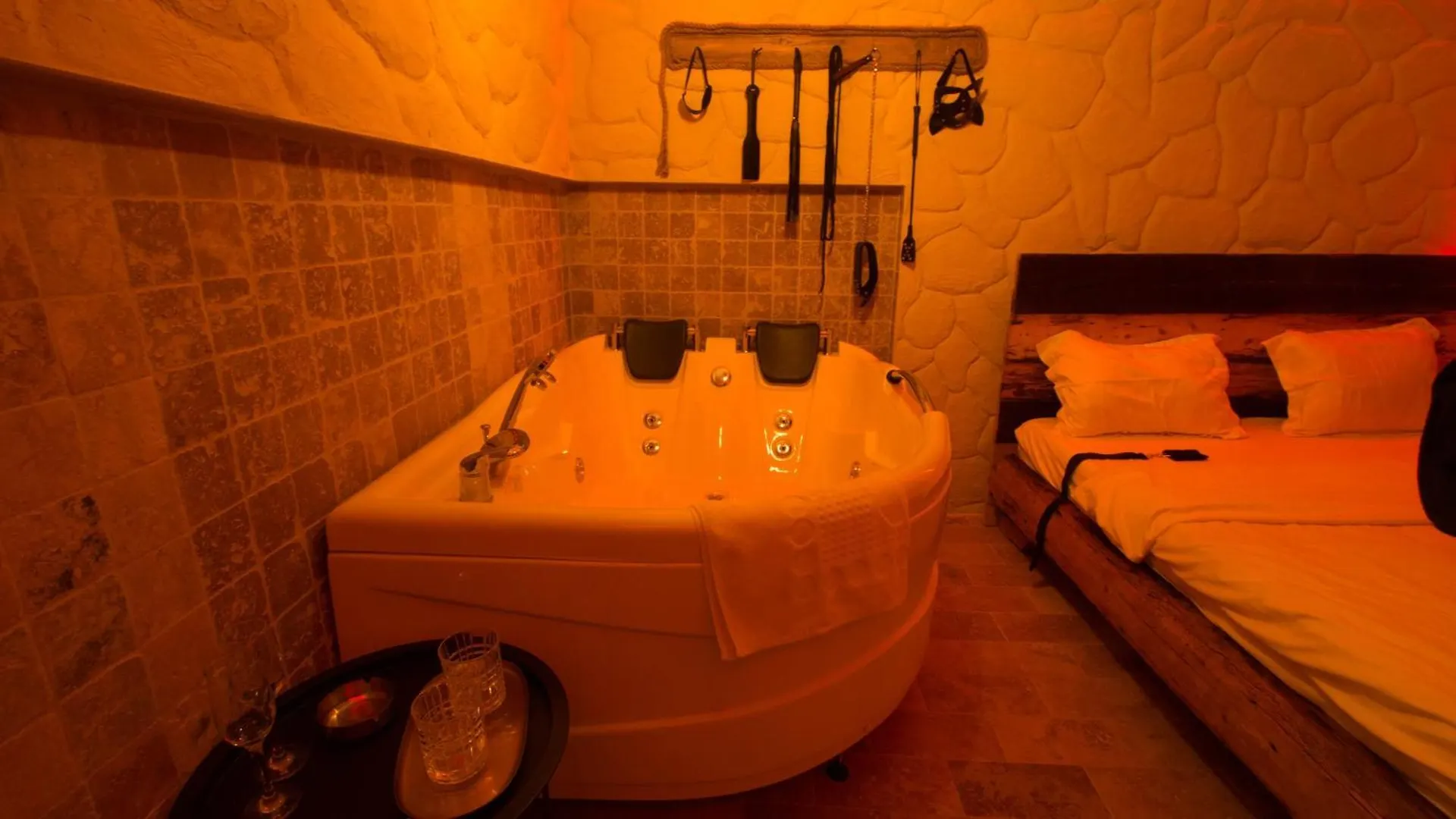Red Room Love hotel